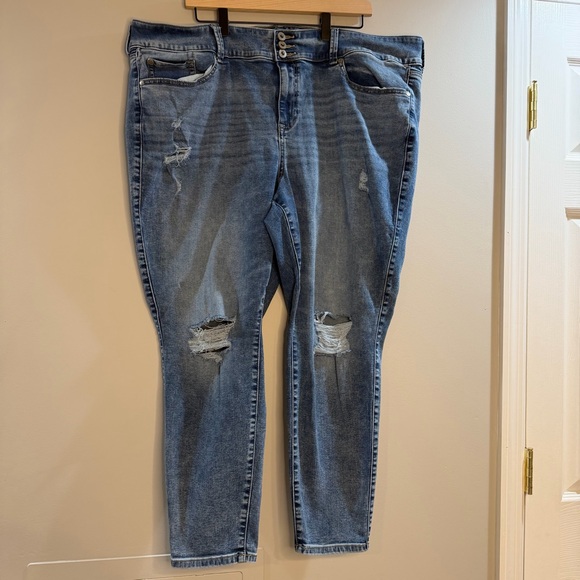 Torrid Feel The Fit Distressed Skinny Jeans Light Wash 24R Plus - Picture 7 of 10